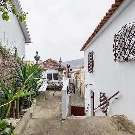 Portas De I I *
